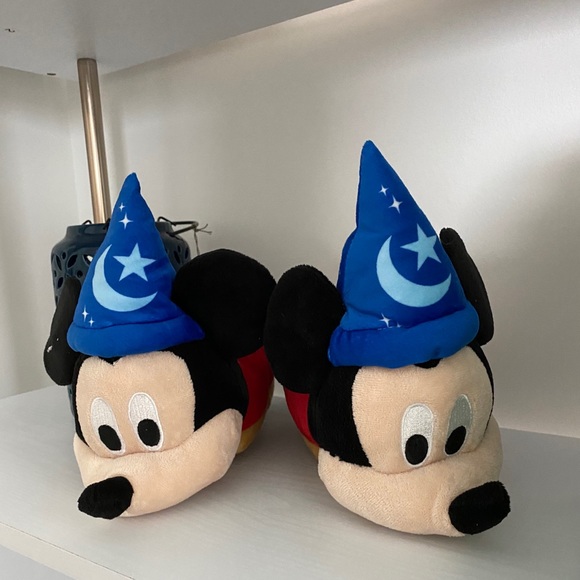 🌙⭐️NWT Mickey Mouse Slippers🌙⭐️ - Picture 6 of 6